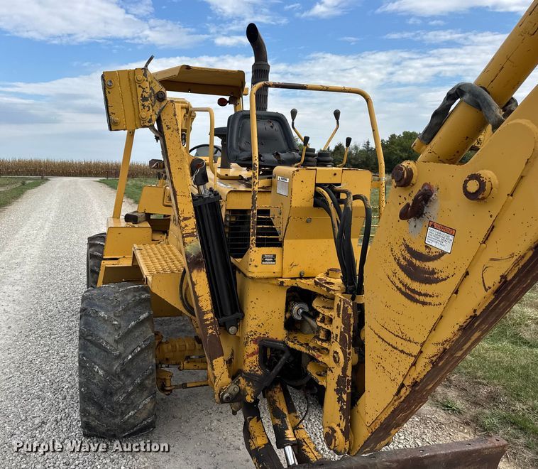 image for item EN0558 1994 Vermeer V8050 cable plow