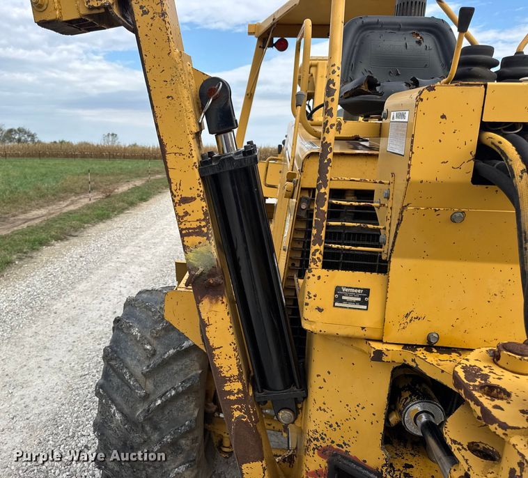 image for item EN0558 1994 Vermeer V8050 cable plow