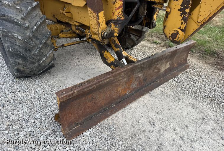 image for item EN0558 1994 Vermeer V8050 cable plow