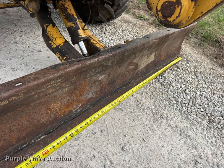 image for item EN0558 1994 Vermeer V8050 cable plow