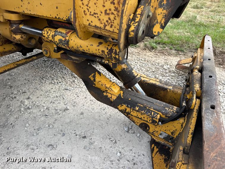 image for item EN0558 1994 Vermeer V8050 cable plow