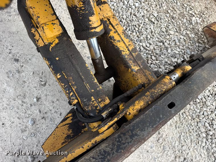 image for item EN0558 1994 Vermeer V8050 cable plow