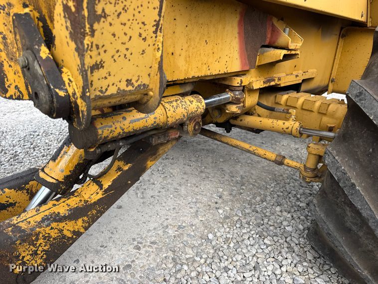 image for item EN0558 1994 Vermeer V8050 cable plow