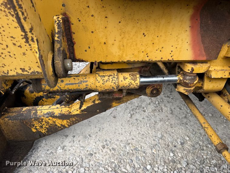 image for item EN0558 1994 Vermeer V8050 cable plow