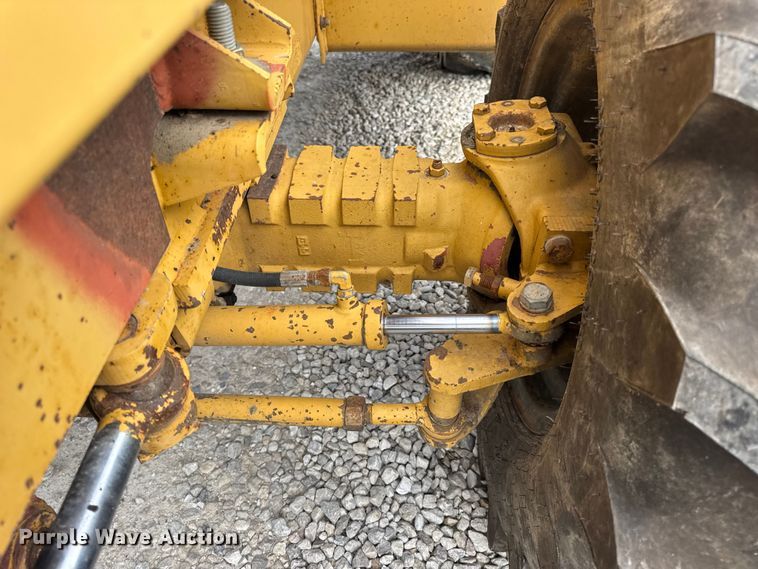 image for item EN0558 1994 Vermeer V8050 cable plow