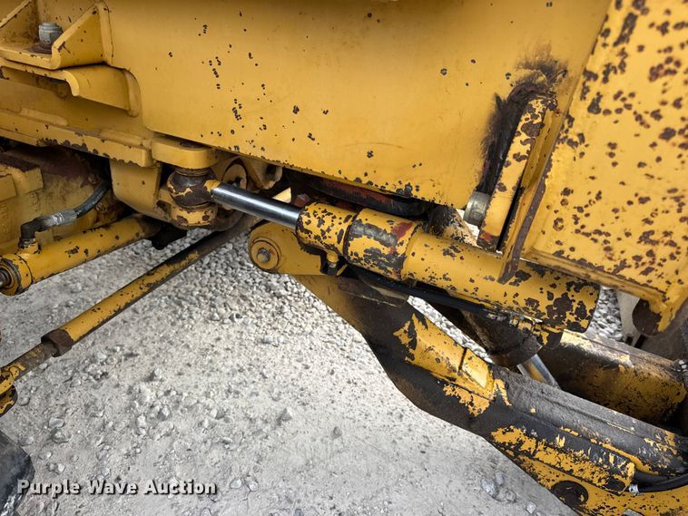 image for item EN0558 1994 Vermeer V8050 cable plow