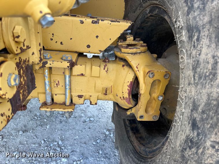 image for item EN0558 1994 Vermeer V8050 cable plow