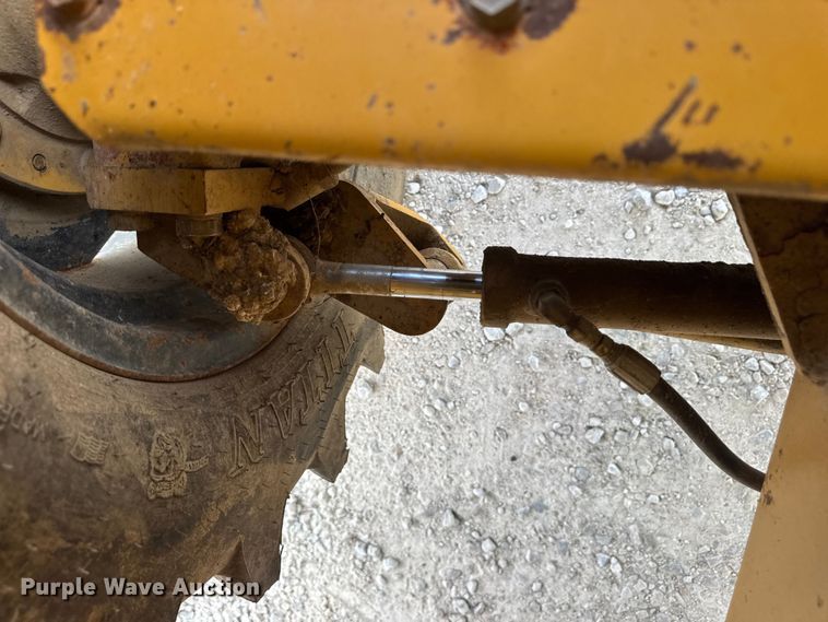 image for item EN0558 1994 Vermeer V8050 cable plow