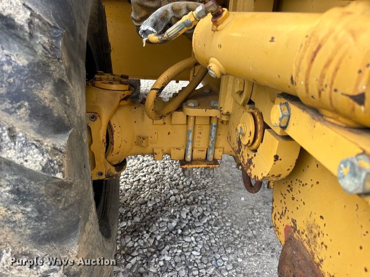 image for item EN0558 1994 Vermeer V8050 cable plow