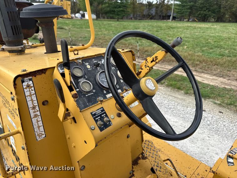 image for item EN0558 1994 Vermeer V8050 cable plow