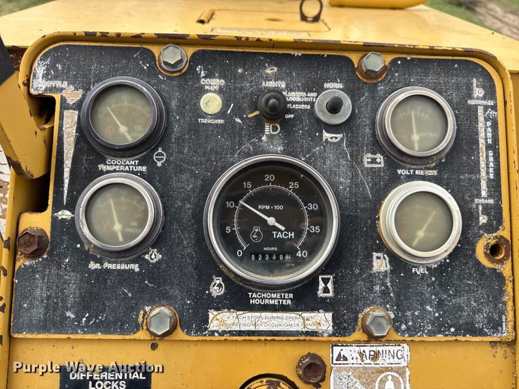 image for item EN0558 1994 Vermeer V8050 cable plow