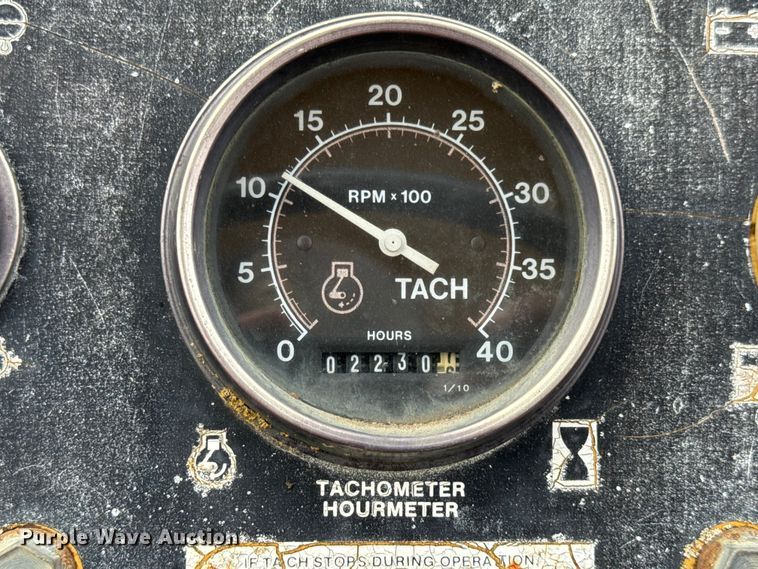 image for item EN0558 1994 Vermeer V8050 cable plow