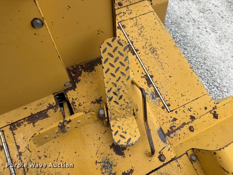 image for item EN0558 1994 Vermeer V8050 cable plow