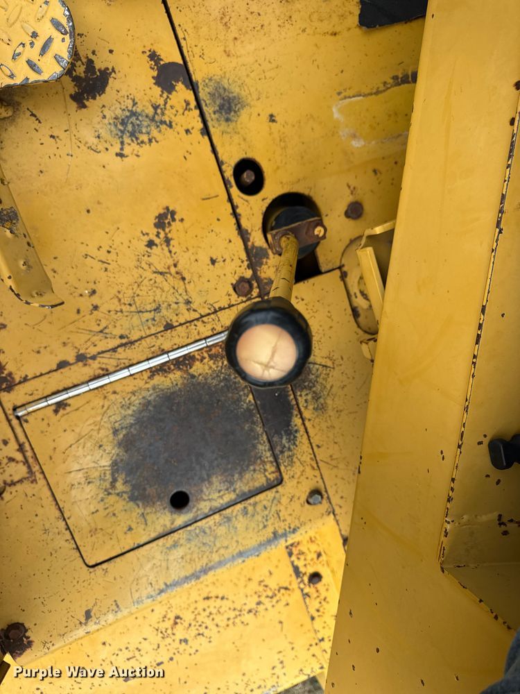 image for item EN0558 1994 Vermeer V8050 cable plow