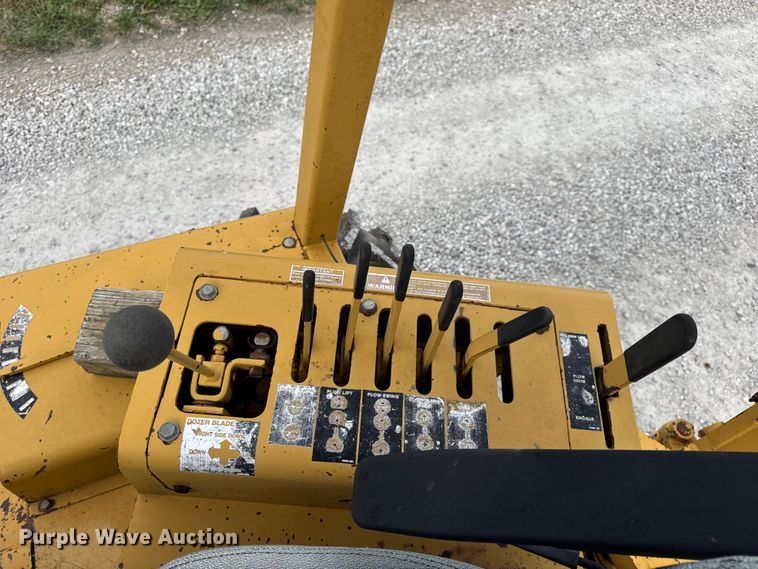 image for item EN0558 1994 Vermeer V8050 cable plow