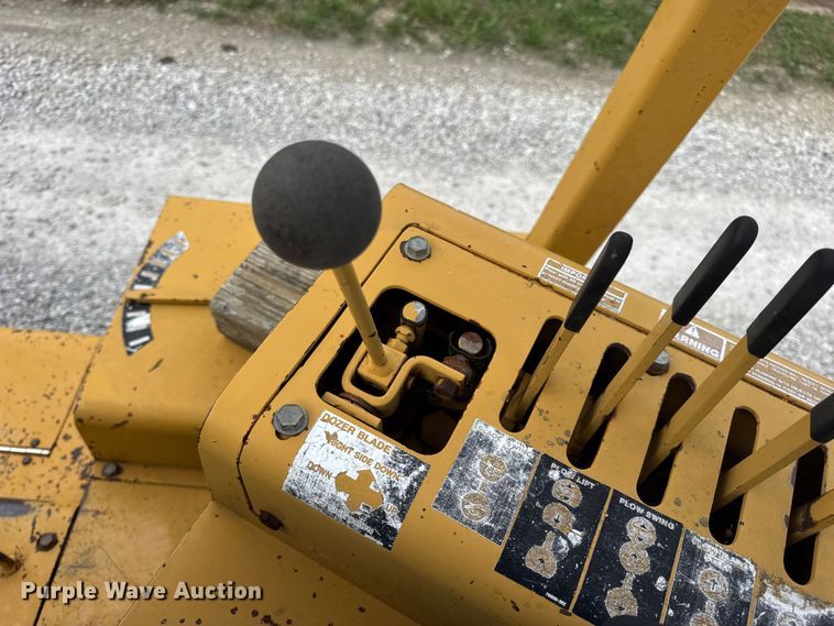 image for item EN0558 1994 Vermeer V8050 cable plow