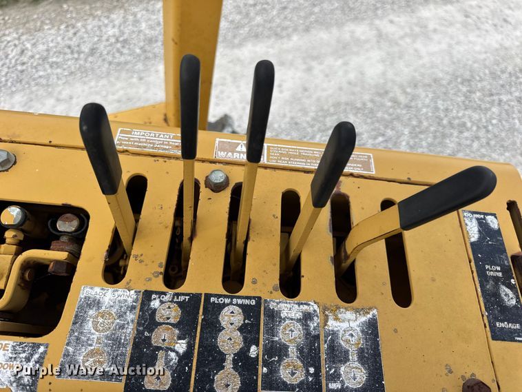 image for item EN0558 1994 Vermeer V8050 cable plow