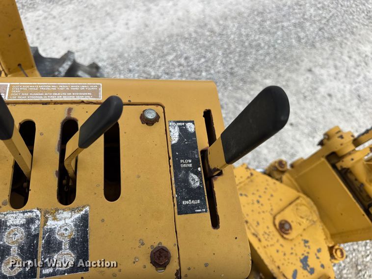 image for item EN0558 1994 Vermeer V8050 cable plow