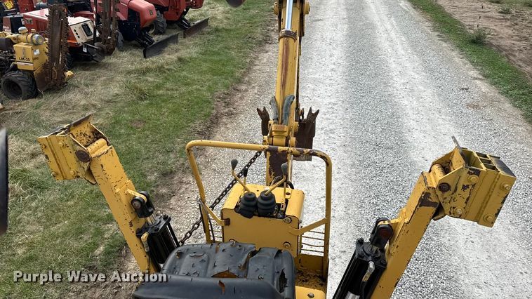 image for item EN0558 1994 Vermeer V8050 cable plow