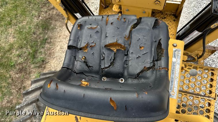 image for item EN0558 1994 Vermeer V8050 cable plow