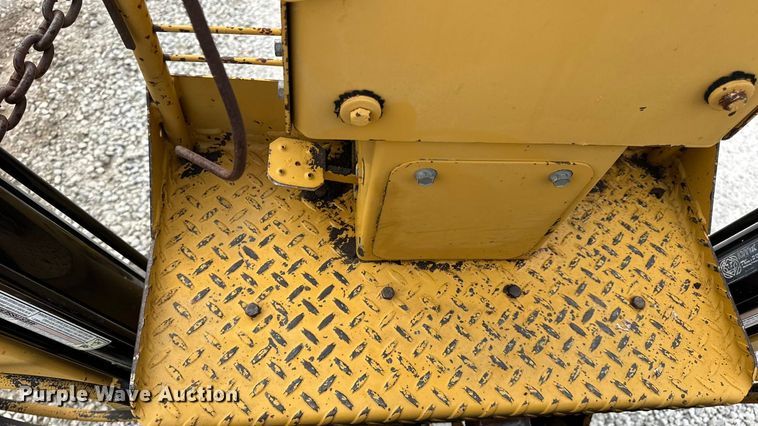 image for item EN0558 1994 Vermeer V8050 cable plow