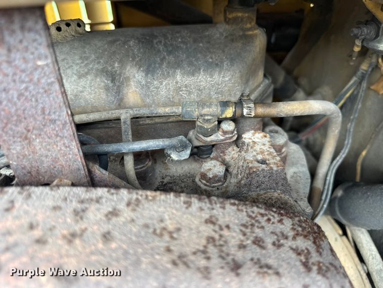 image for item EN0558 1994 Vermeer V8050 cable plow