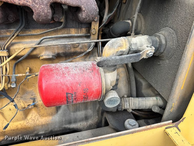 image for item EN0558 1994 Vermeer V8050 cable plow