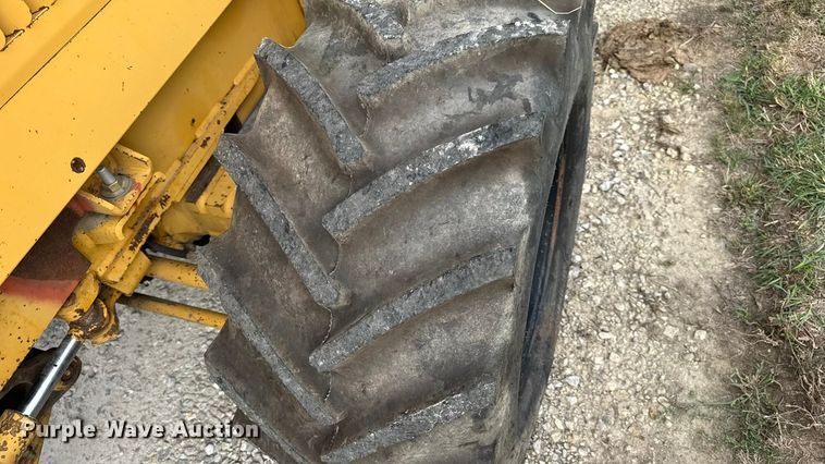 image for item EN0558 1994 Vermeer V8050 cable plow