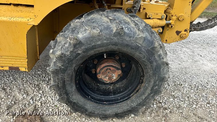 image for item EN0558 1994 Vermeer V8050 cable plow