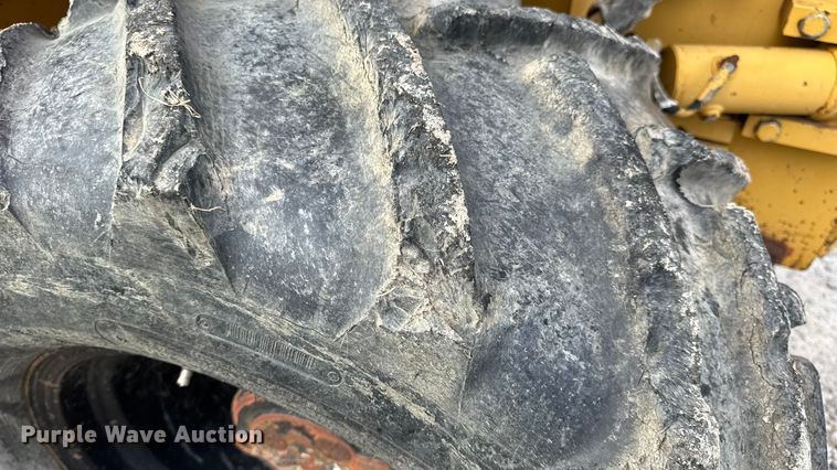 image for item EN0558 1994 Vermeer V8050 cable plow