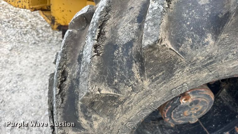 image for item EN0558 1994 Vermeer V8050 cable plow