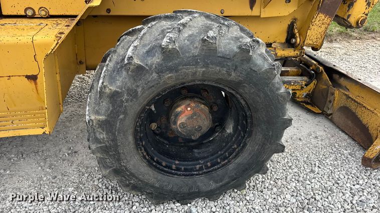 image for item EN0558 1994 Vermeer V8050 cable plow