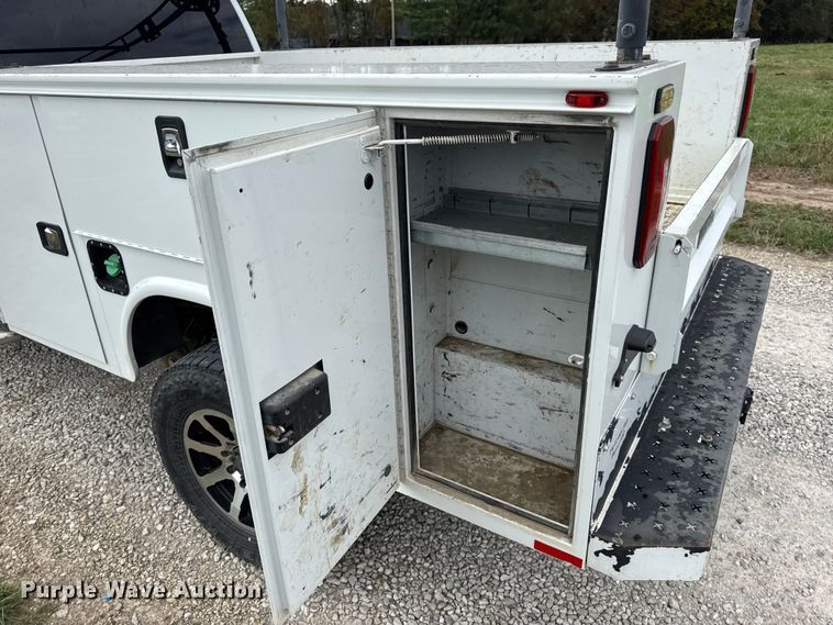 image for item EN0559 2015 RAM 2500 Crew Cab utility bed pickup truck