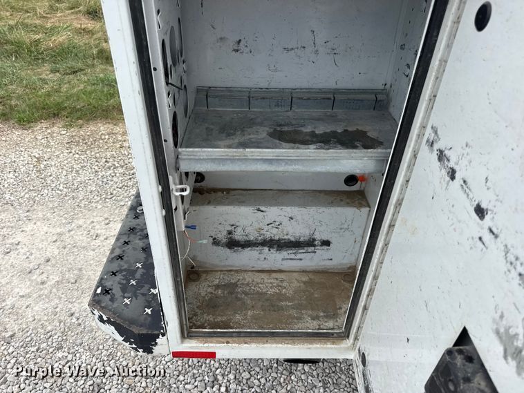 image for item EN0559 2015 RAM 2500 Crew Cab utility bed pickup truck