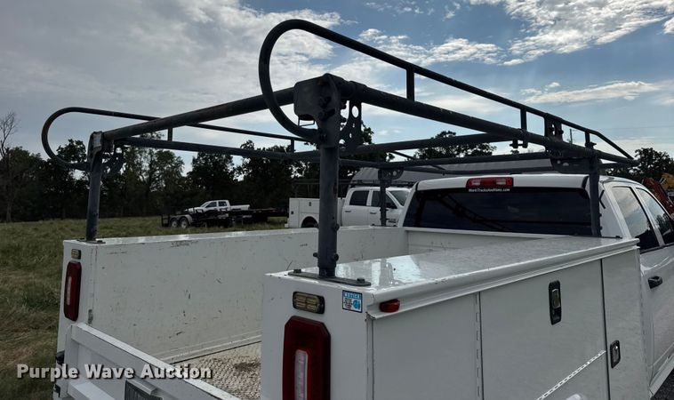 image for item EN0559 2015 RAM 2500 Crew Cab utility bed pickup truck