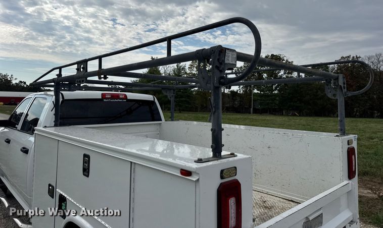 image for item EN0559 2015 RAM 2500 Crew Cab utility bed pickup truck