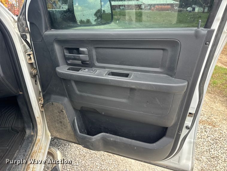 image for item EN0559 2015 RAM 2500 Crew Cab utility bed pickup truck