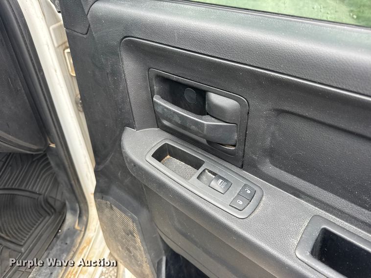 image for item EN0559 2015 RAM 2500 Crew Cab utility bed pickup truck