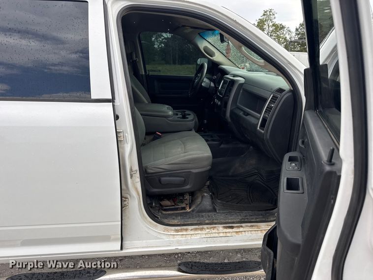 image for item EN0559 2015 RAM 2500 Crew Cab utility bed pickup truck