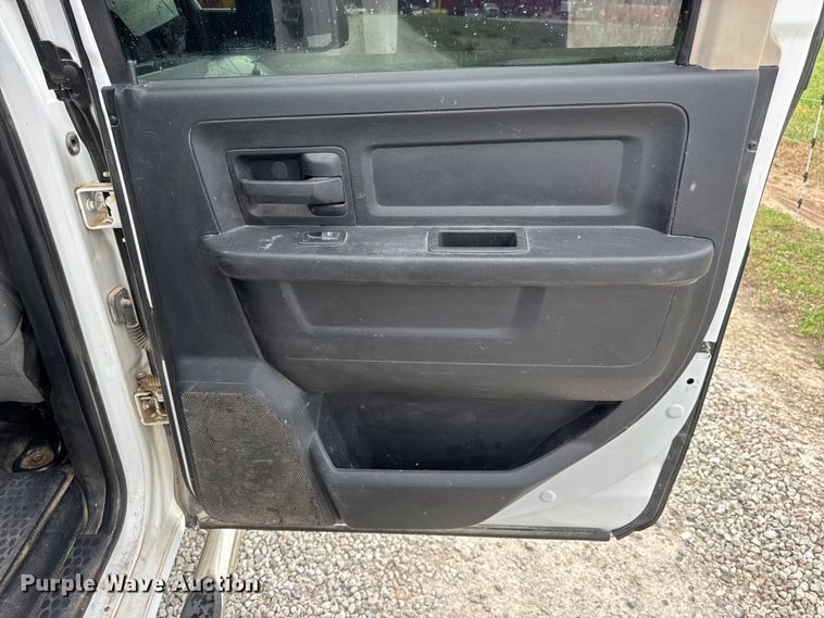 image for item EN0559 2015 RAM 2500 Crew Cab utility bed pickup truck