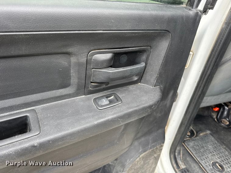 image for item EN0559 2015 RAM 2500 Crew Cab utility bed pickup truck