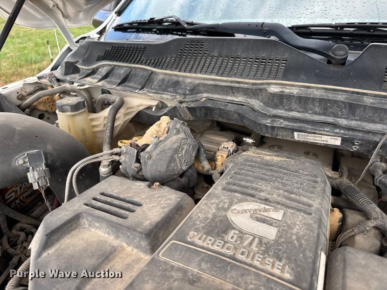 image for item EN0559 2015 RAM 2500 Crew Cab utility bed pickup truck