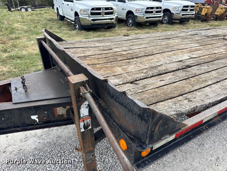 image for item EN0561 1991 Redi Haul Trailers equipment trailer