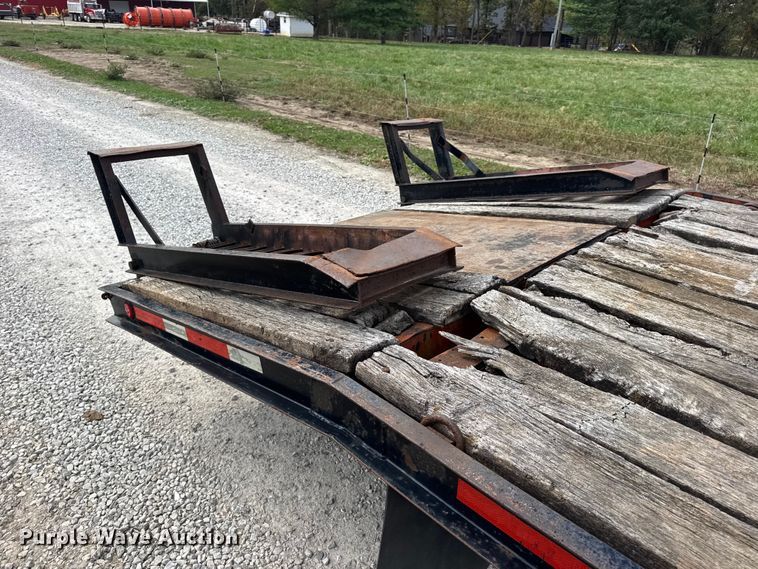 image for item EN0561 1991 Redi Haul Trailers equipment trailer