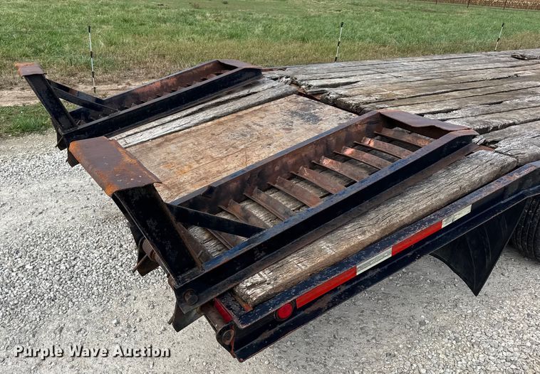 image for item EN0561 1991 Redi Haul Trailers equipment trailer
