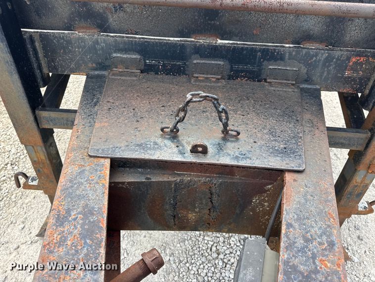 image for item EN0561 1991 Redi Haul Trailers equipment trailer