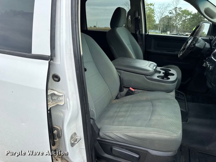 image for item EN0563 2016 RAM 2500 Crew Cab utility bed pickup truck