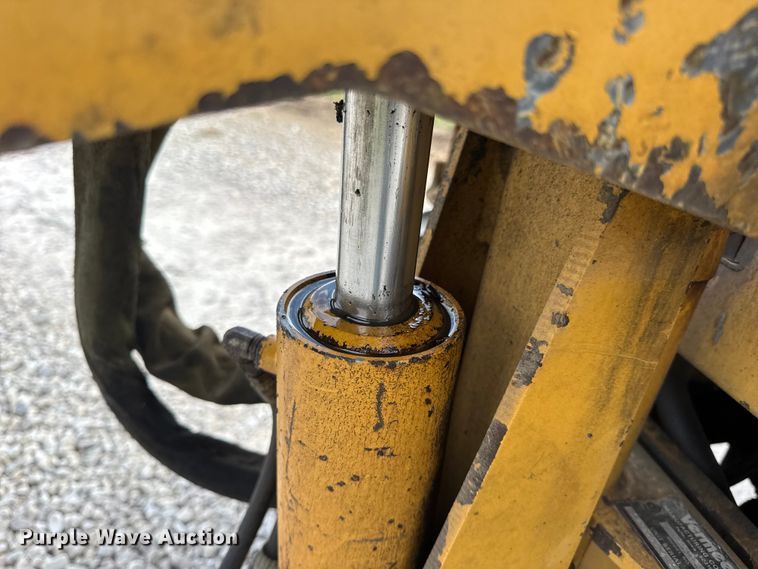 image for item EN0564 1992 Vermeer LM35 trencher