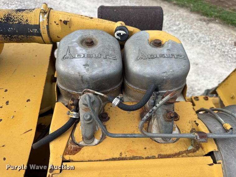 image for item EN0564 1992 Vermeer LM35 trencher