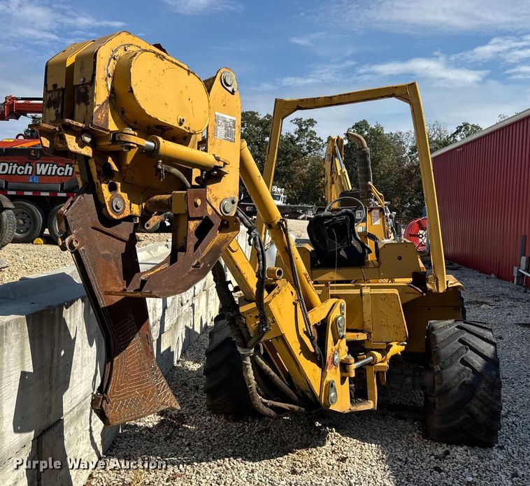 image for item EN0565 2002 Vermeer V120 vibratory cable plow